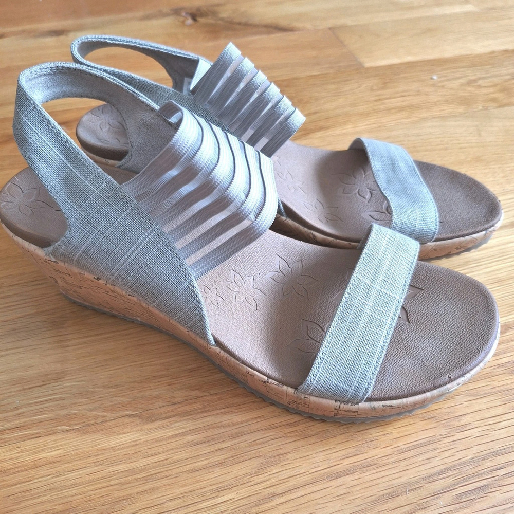 Skechers Beverlee Smitten Wedge Slingback Comfort Sandals Taupe Luxe Foam Size 9